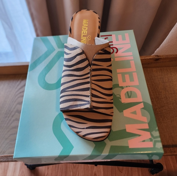 New with box, size 7.5 - Picture 2 of 4